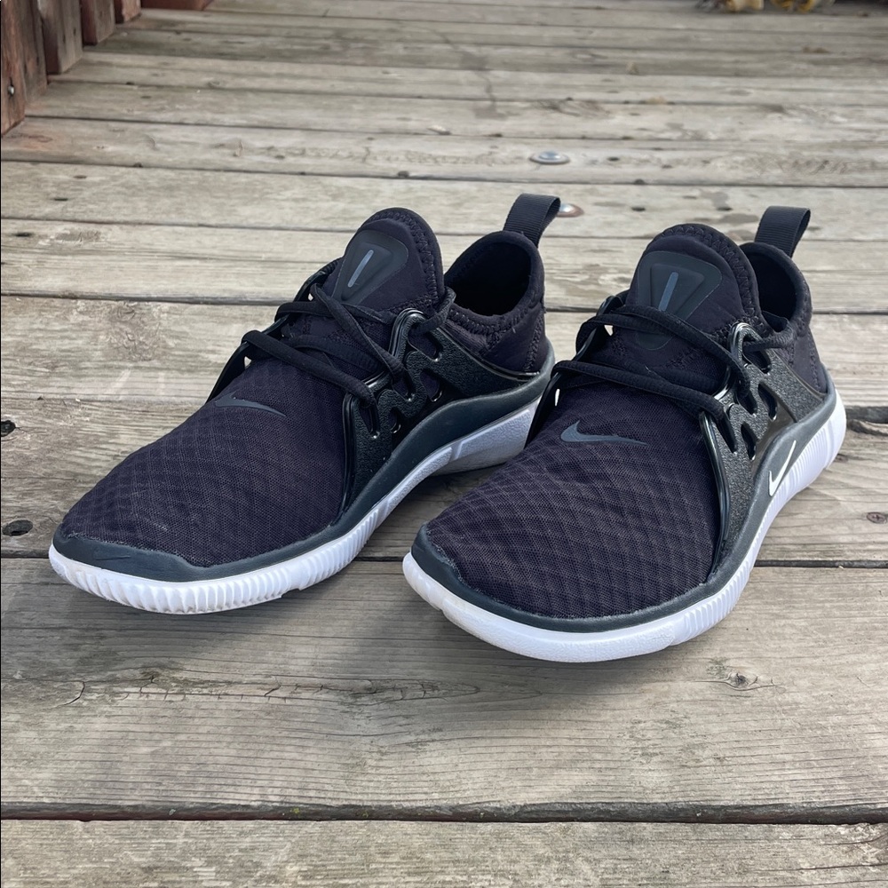 Nike Women’s Acalme Running Sneakers - Picture 3 of 9